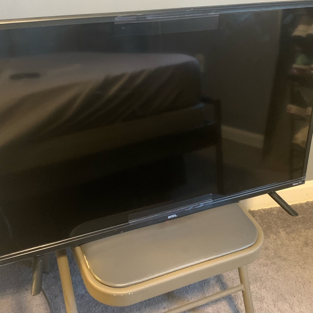 onn. 32” Class HD (720P) LED Roku Smart TV